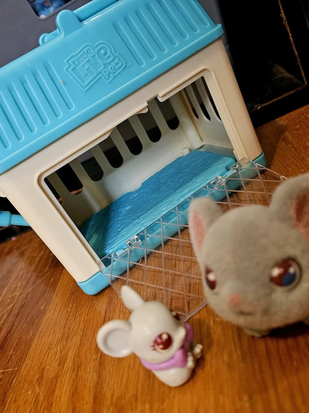 Little Live Pets Mama Surprise Minis Mouse Playset with Surprise Baby